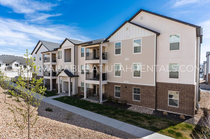 New 1st Floor Saratoga Springs condo! property image