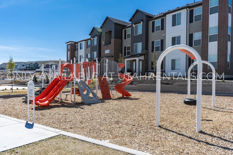 New 1st Floor Saratoga Springs condo! property image