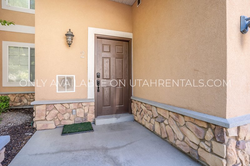 3 Bedroom 2 Bath in Canyon Meadows HOA property image