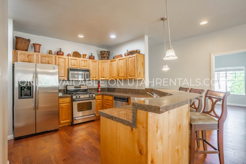 3 Bedroom 2 Bath in Canyon Meadows HOA property image