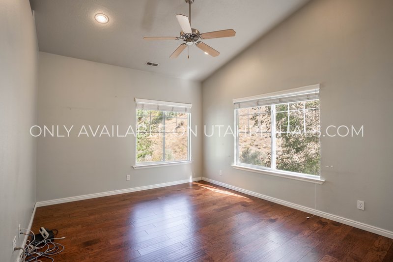 3 Bedroom 2 Bath in Canyon Meadows HOA property image