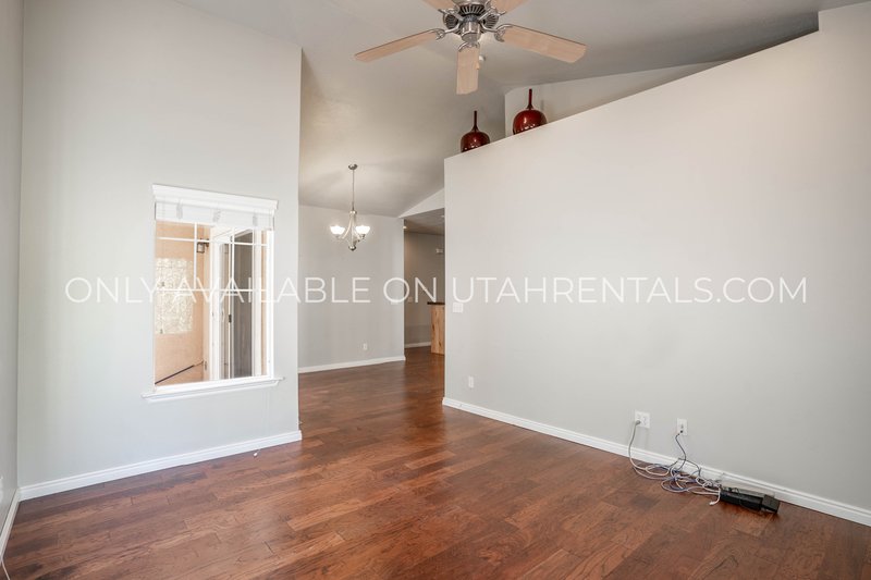 3 Bedroom 2 Bath in Canyon Meadows HOA property image