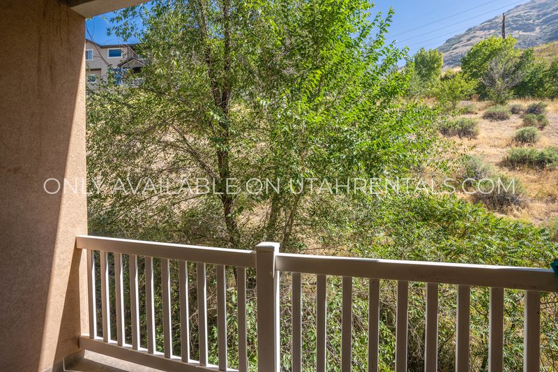 3 Bedroom 2 Bath in Canyon Meadows HOA property image