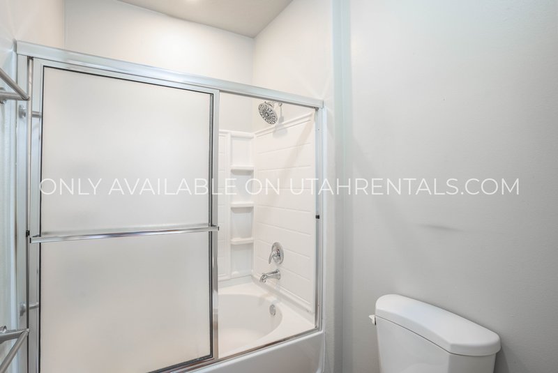 3 Bedroom 2 Bath in Canyon Meadows HOA property image