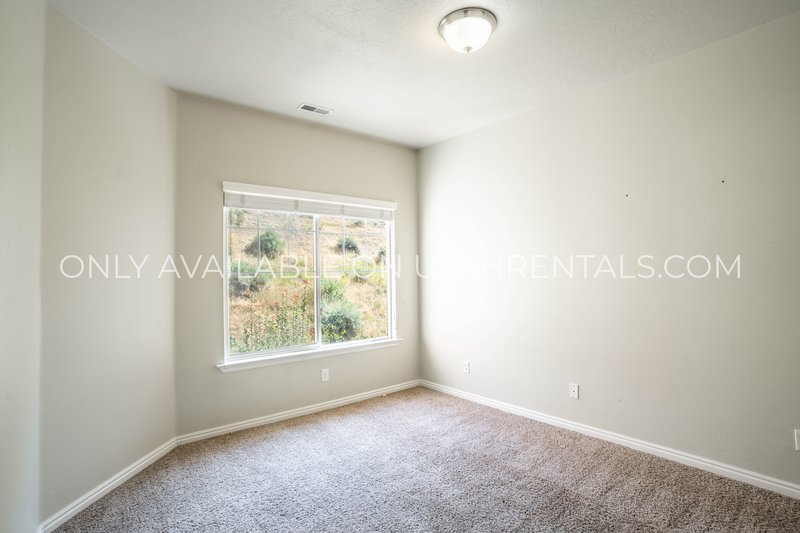 3 Bedroom 2 Bath in Canyon Meadows HOA property image