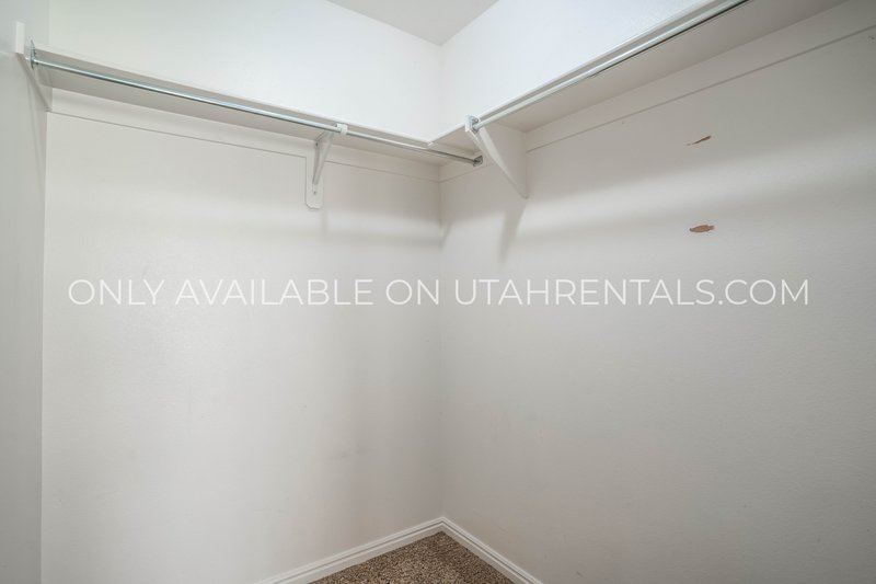 3 Bedroom 2 Bath in Canyon Meadows HOA property image