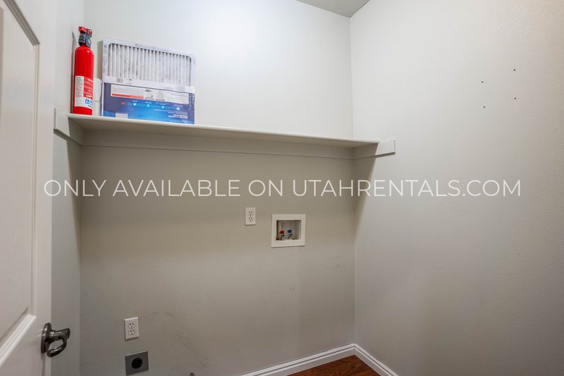 3 Bedroom 2 Bath in Canyon Meadows HOA property image