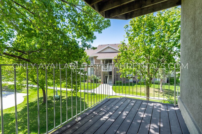 Beautiful 2nd Floor Condo! property image