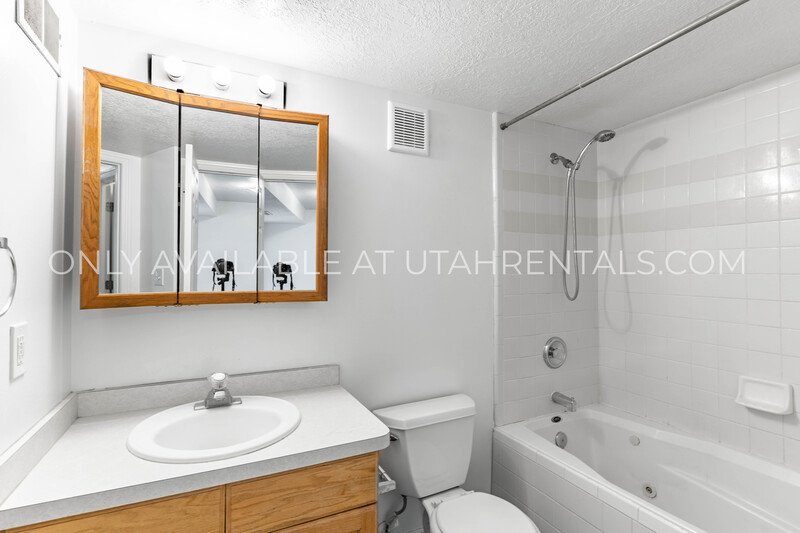 Beautiful 2nd Floor Condo! property image