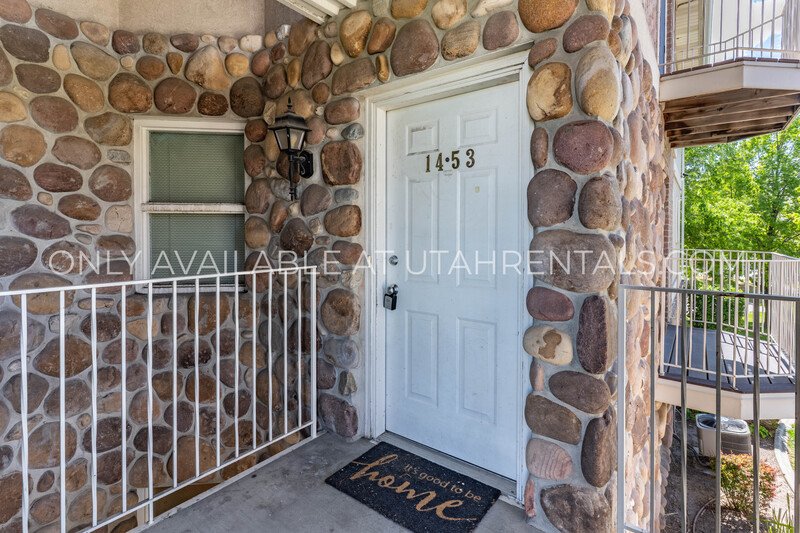 Beautiful 2nd Floor Condo! property image