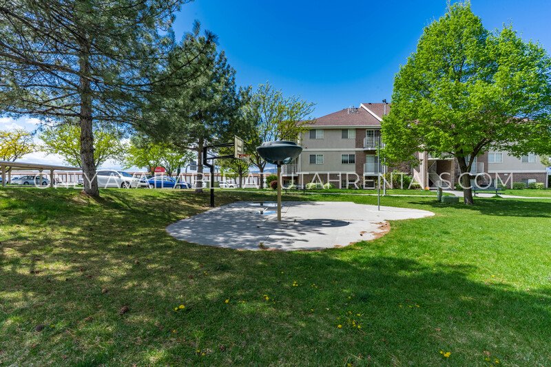 Beautiful 2nd Floor Condo! property image