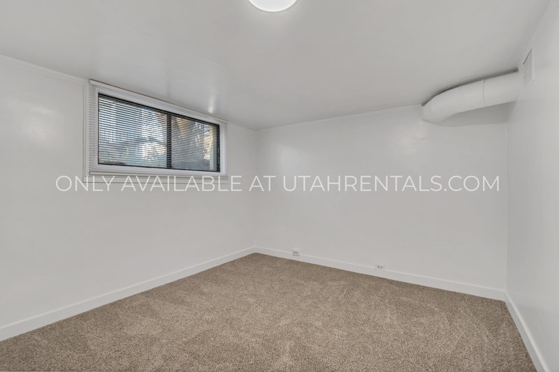 Beautiful, spacious 3 bedroom, 1 bath, Basement Unit property image