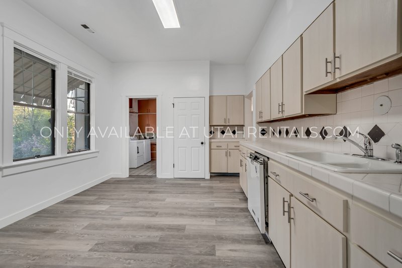 Newly Remodeled 5 Bed 2 Bath House in Provo property image