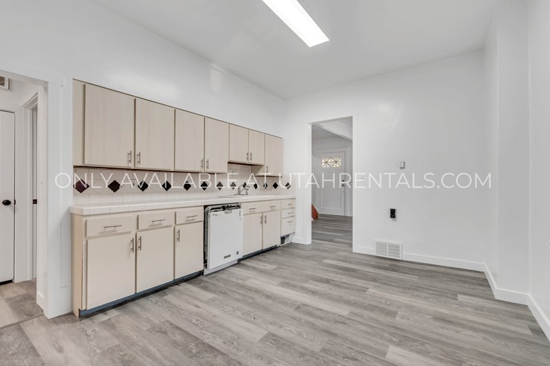 Newly Remodeled 5 Bed 2 Bath House in Provo property image