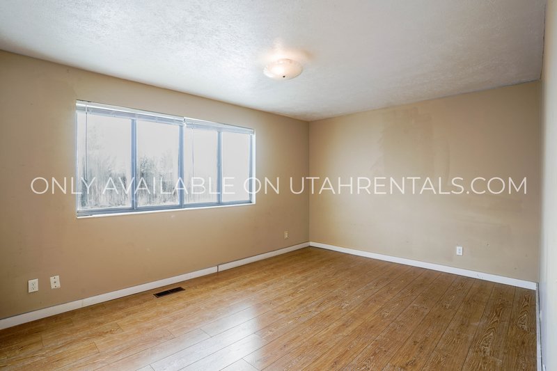 2-Bedroom Apartment in Midvale! property image