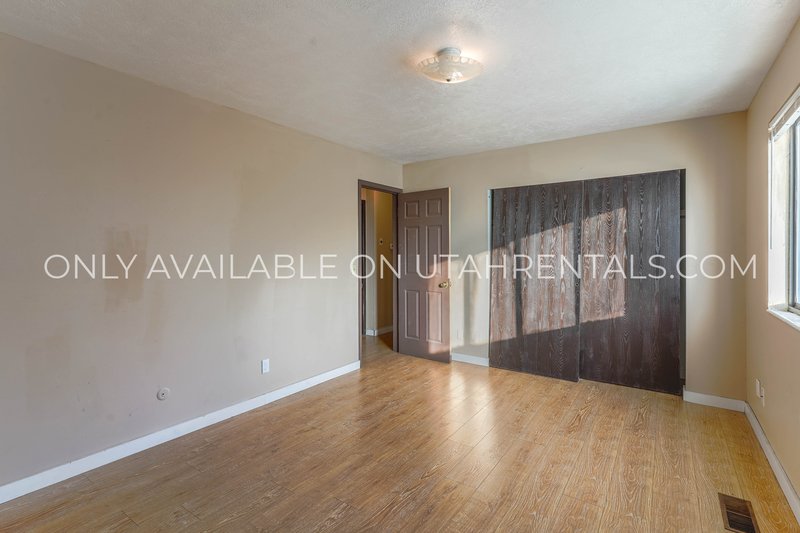 2-Bedroom Apartment in Midvale! property image