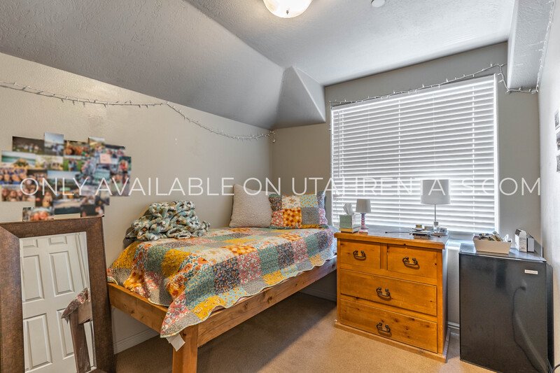 Private Room in Lanai complex property image