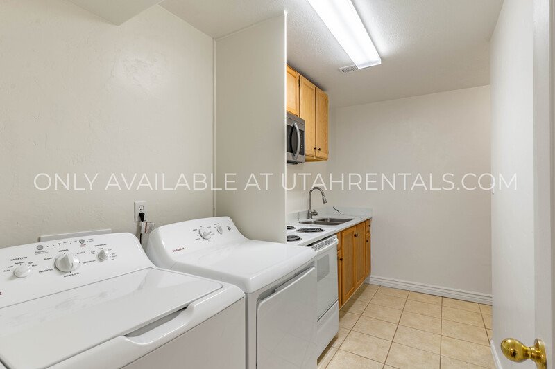 Beautiful, Spacious 5-Bed Single-Family Home in Santaquin! property image