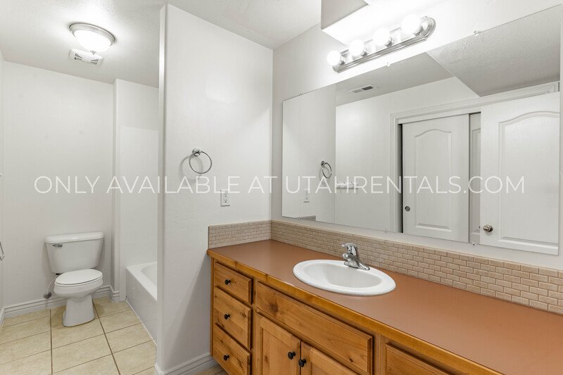 Beautiful, Spacious 5-Bed Single-Family Home in Santaquin! property image