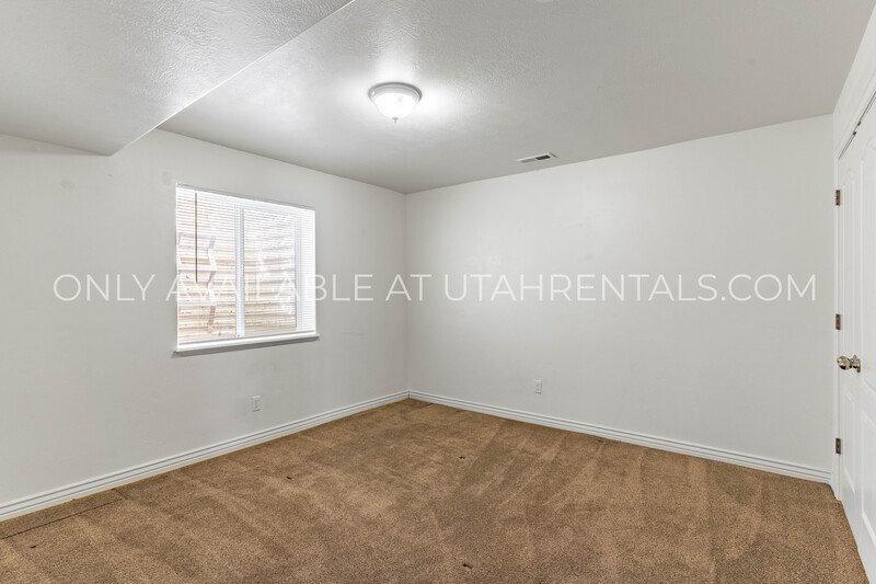 Beautiful, Spacious 5-Bed Single-Family Home in Santaquin! property image