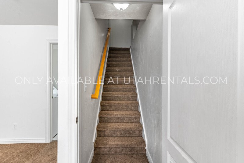 Beautiful, Spacious 5-Bed Single-Family Home in Santaquin! property image