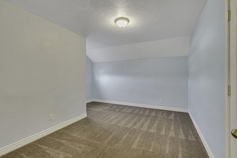 Beautiful, Spacious 5-Bed Single-Family Home in Santaquin! property image