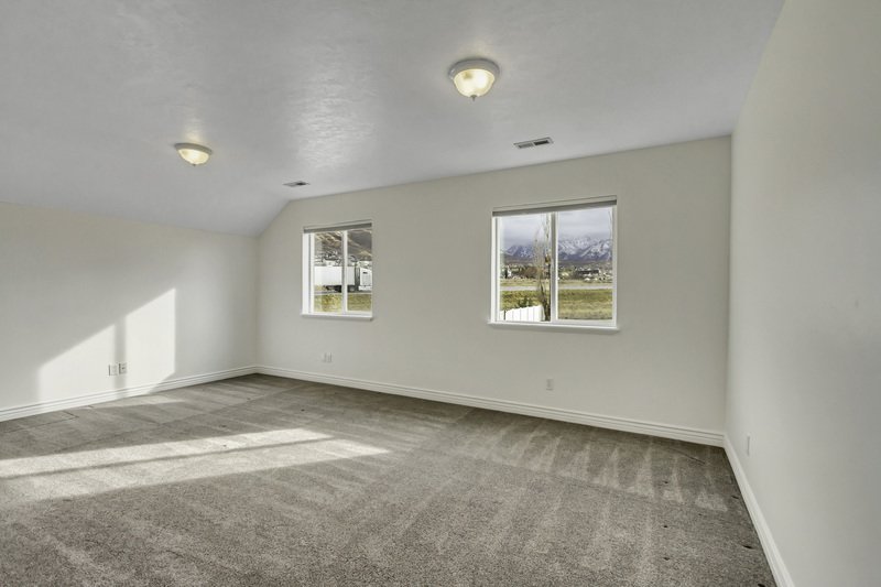 Beautiful, Spacious 5-Bed Single-Family Home in Santaquin! property image