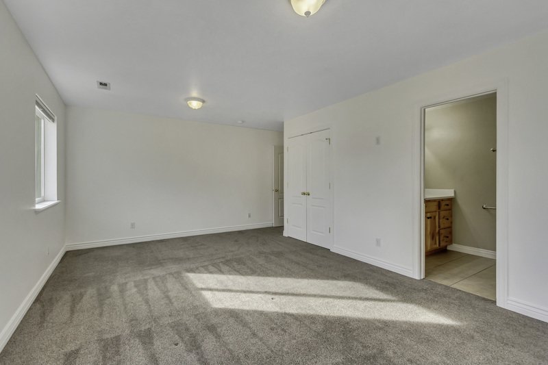 Beautiful, Spacious 5-Bed Single-Family Home in Santaquin! property image