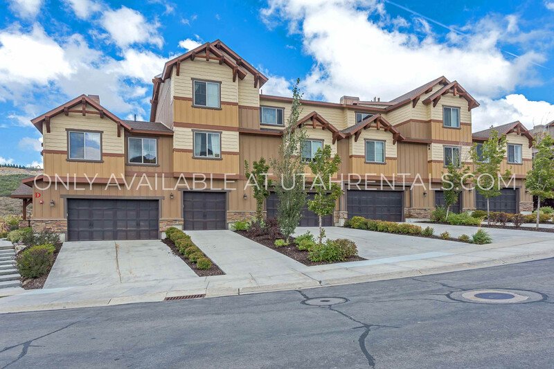 Beautifully Upgraded 3-Bed, 3-Bath Townhome at Park's Edge property image