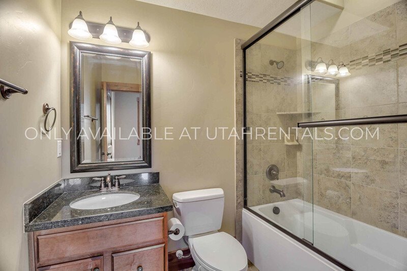 Beautifully Upgraded 3-Bed, 3-Bath Townhome at Park's Edge property image