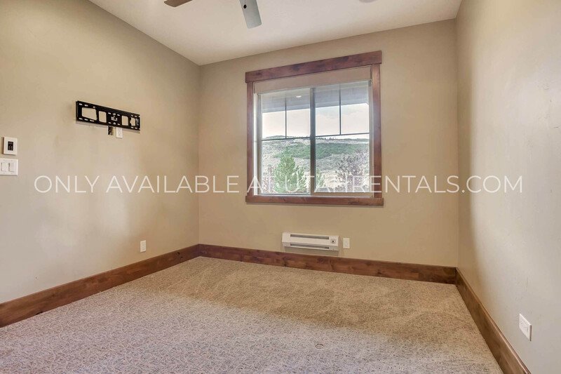Beautifully Upgraded 3-Bed, 3-Bath Townhome at Park's Edge property image