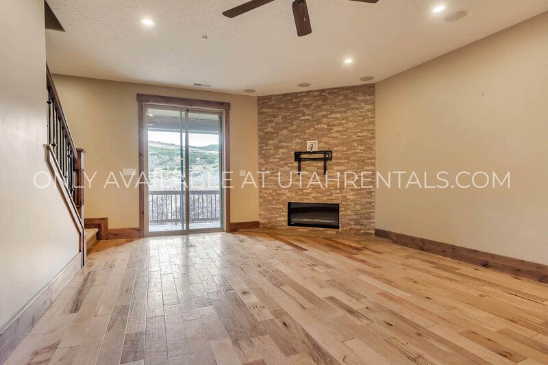Beautifully Upgraded 3-Bed, 3-Bath Townhome at Park's Edge property image