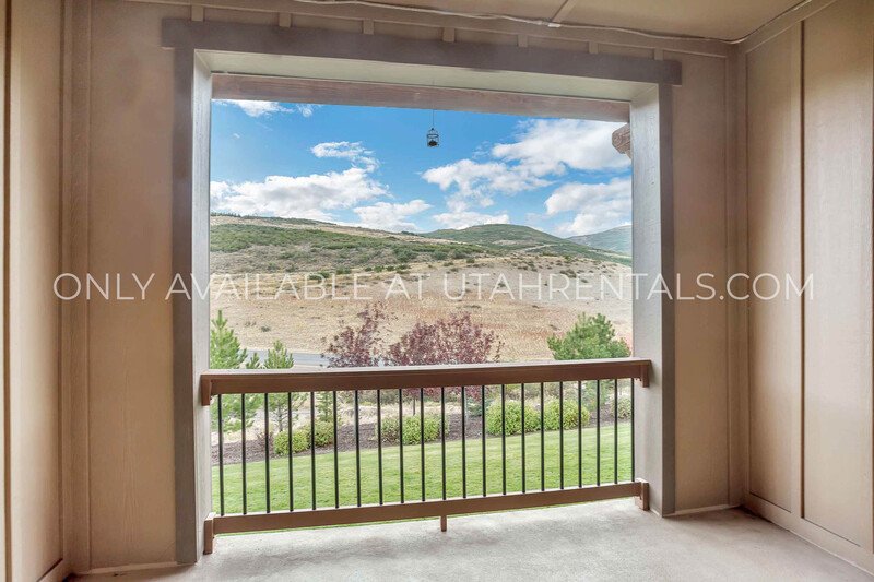 Beautifully Upgraded 3-Bed, 3-Bath Townhome at Park's Edge property image