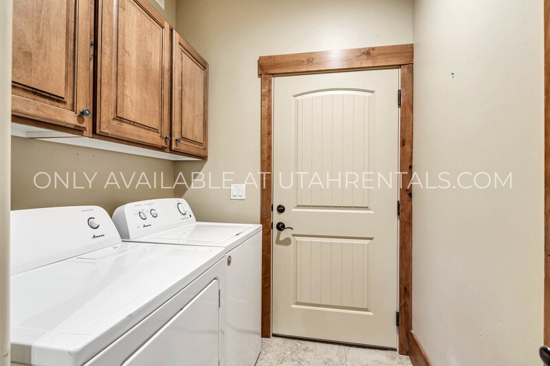 Beautifully Upgraded 3-Bed, 3-Bath Townhome at Park's Edge property image