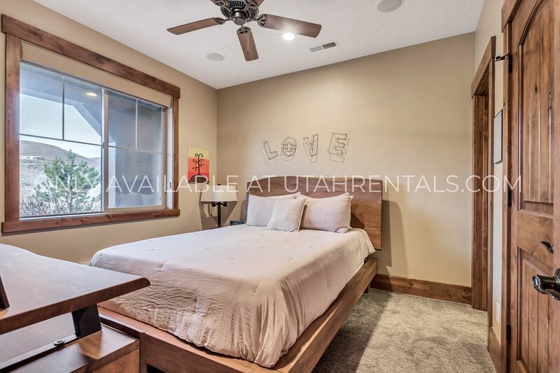 Beautifully Upgraded 3-Bed, 3-Bath Townhome at Park's Edge property image