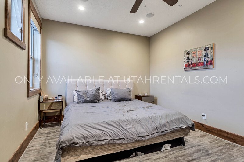 Beautifully Upgraded 3-Bed, 3-Bath Townhome at Park's Edge property image