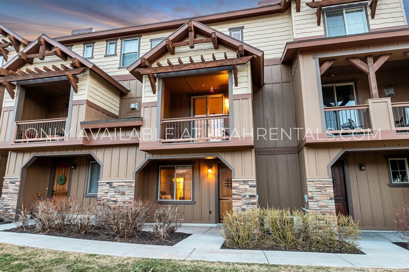 Beautifully Upgraded 3-Bed, 3-Bath Townhome at Park's Edge property image