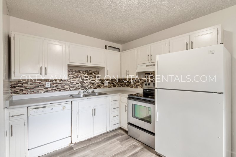 Beautiful 2 bed multiplex apartment property image
