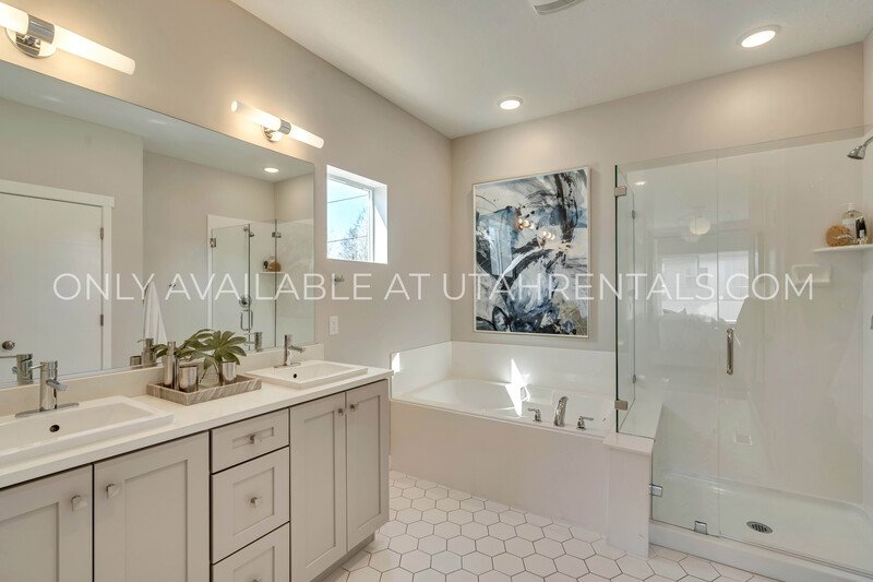 Stunning, Model Home 5-Bed Luxury Home – Open Concept Living! property image
