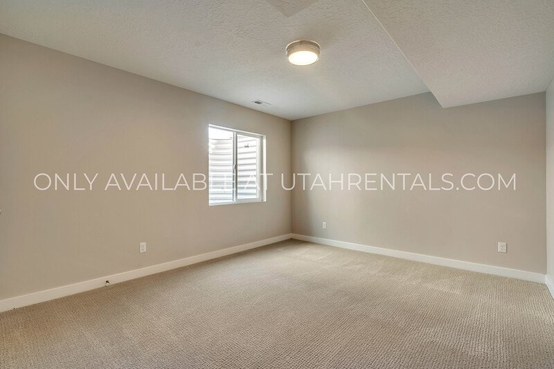 Stunning, Model Home 5-Bed Luxury Home – Open Concept Living! property image