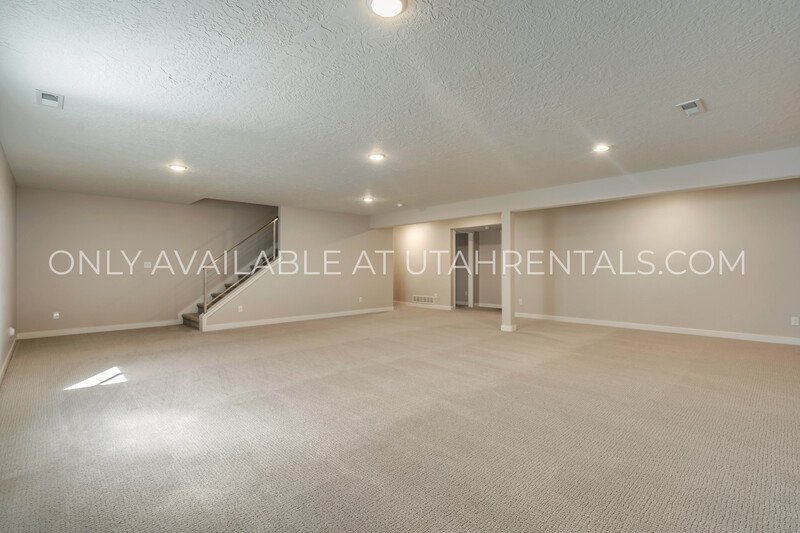 Stunning, Model Home 5-Bed Luxury Home – Open Concept Living! property image