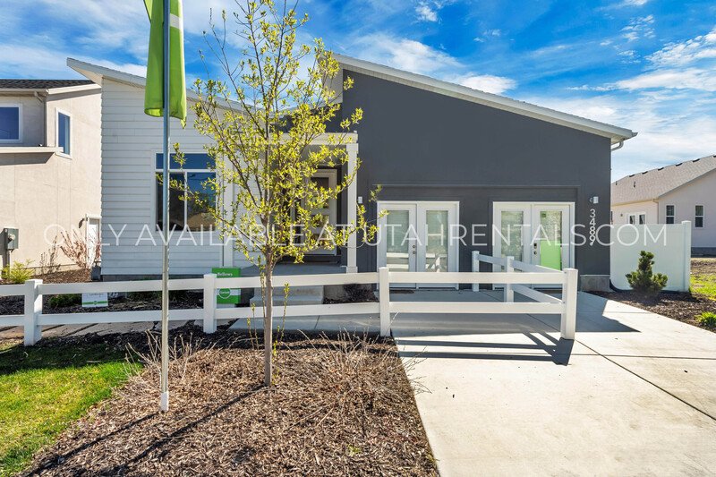 Stunning, Model Home 5-Bed Luxury Home – Open Concept Living! property image