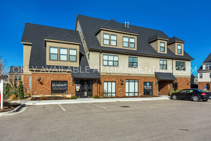 Upscale & Meticulously Maintained Mapleton Townhome property image