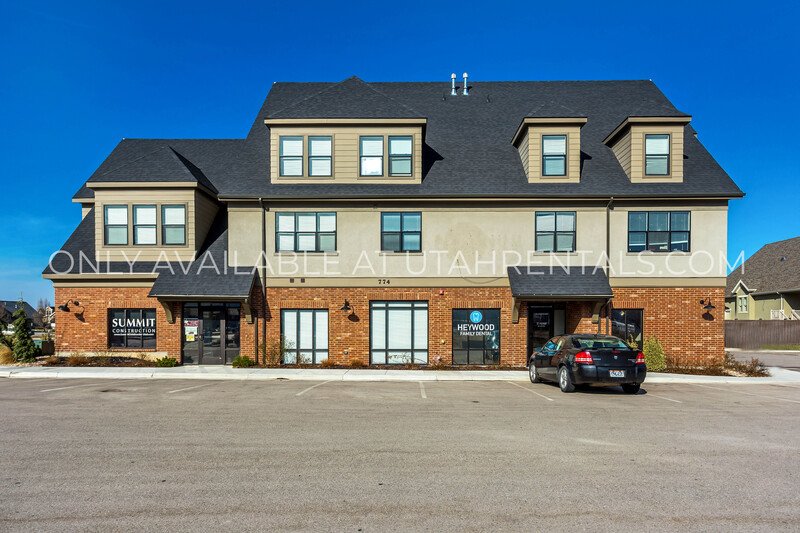 Upscale & Meticulously Maintained Mapleton Townhome property image