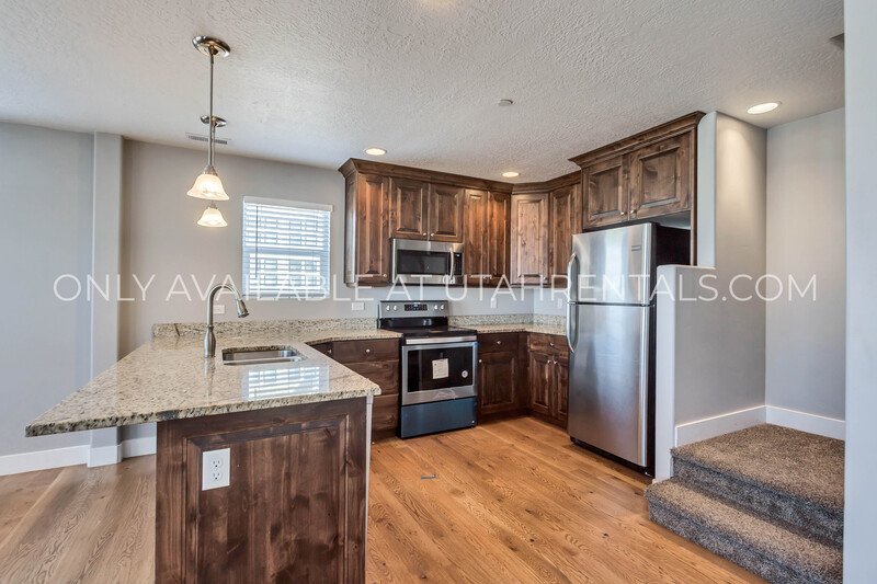 Upscale & Meticulously Maintained Mapleton Townhome property image