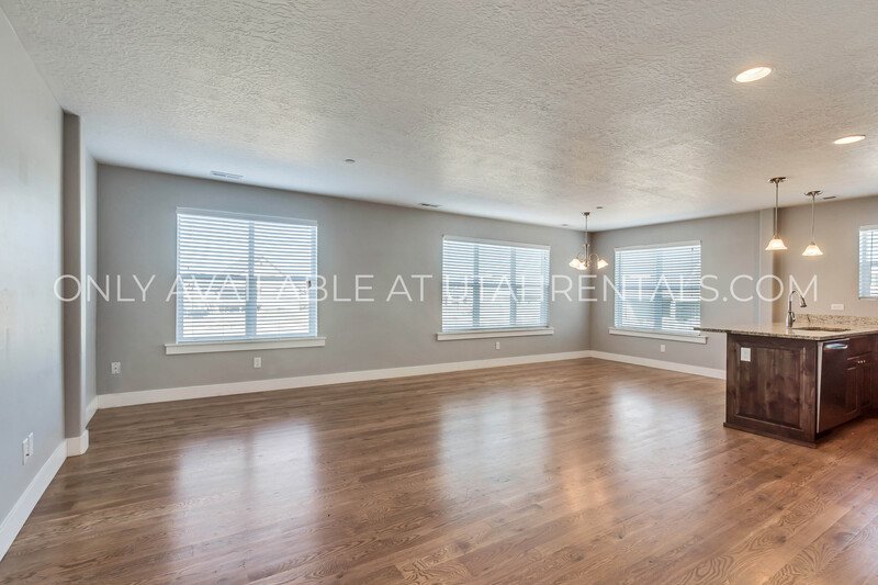 Upscale & Meticulously Maintained Mapleton Townhome property image