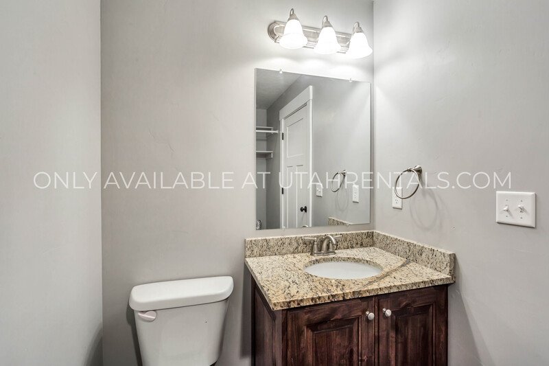 Upscale & Meticulously Maintained Mapleton Townhome property image