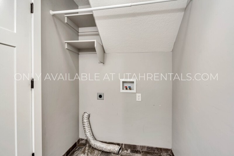 Upscale & Meticulously Maintained Mapleton Townhome property image