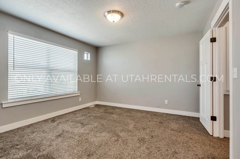 Upscale & Meticulously Maintained Mapleton Townhome property image