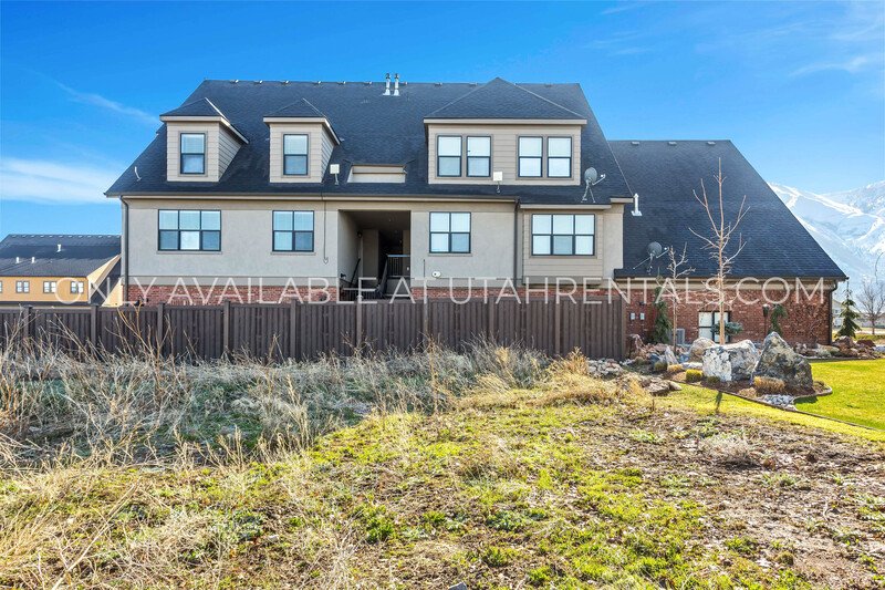 Upscale & Meticulously Maintained Mapleton Townhome property image
